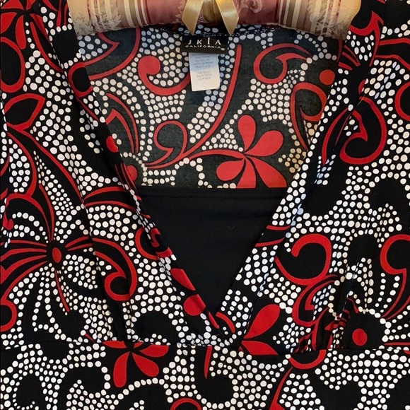 Woman’s Pullover Blouse - Picture 5 of 5